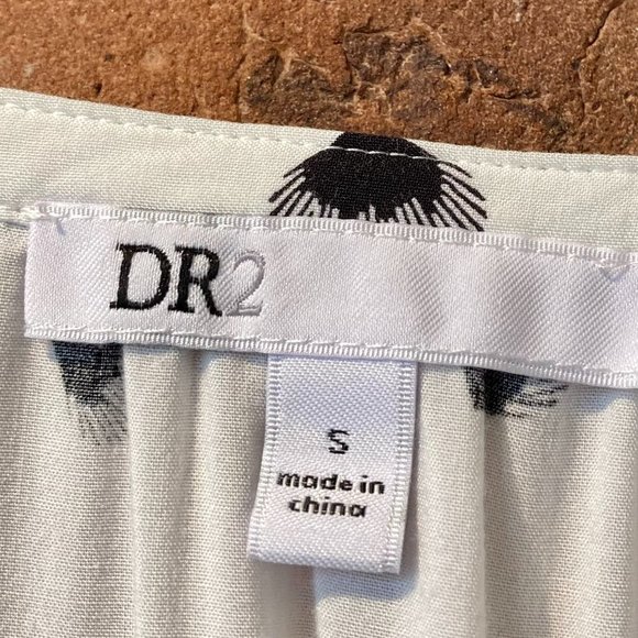 D2R White & Black Heart-Shaped Pattern Top with Lace Detailing. Small. - Picture 8 of 10